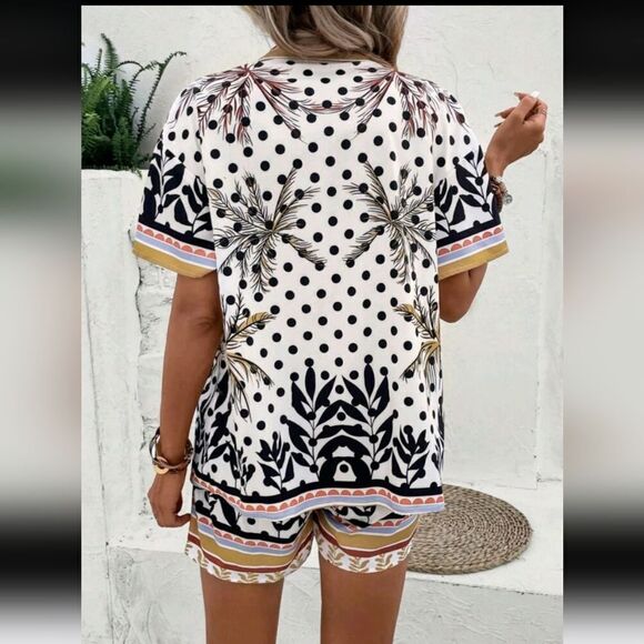 Stylish Black and Cream Patterned Shirt and Shorts Set - Picture 2 of 7